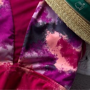 Nike Women’s Medium Multi Colored One Piece Razor Back Swim Suit. (NWOT)